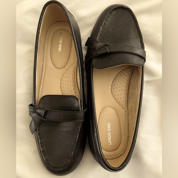 Lands’ End black flat leather loafer. Size 9 1/2. - Picture 2 of 6